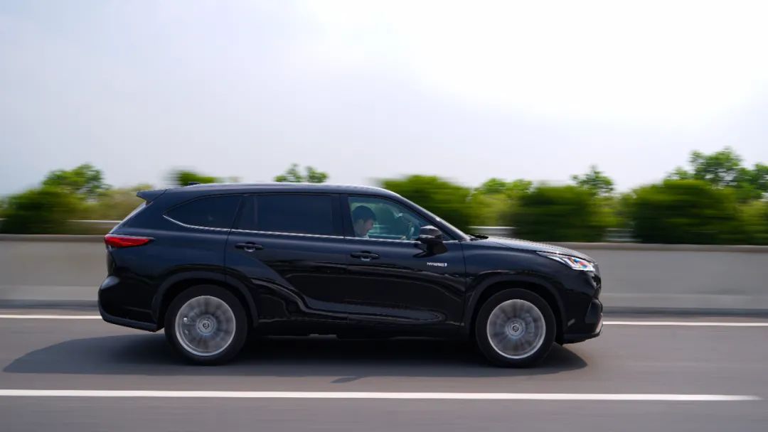 第四代汉兰达精英版体验,汉兰达两驱精英7座试驾视频