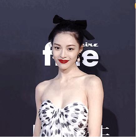 女生头上有东西,女生头上小饰品