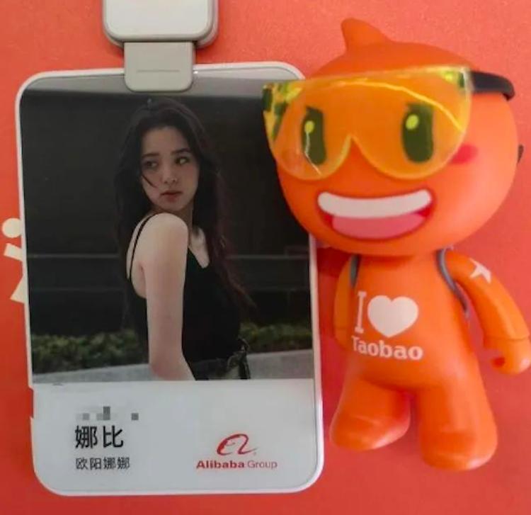 欧阳娜娜年薪百万,2016巴黎时装周欧阳娜娜香奈儿