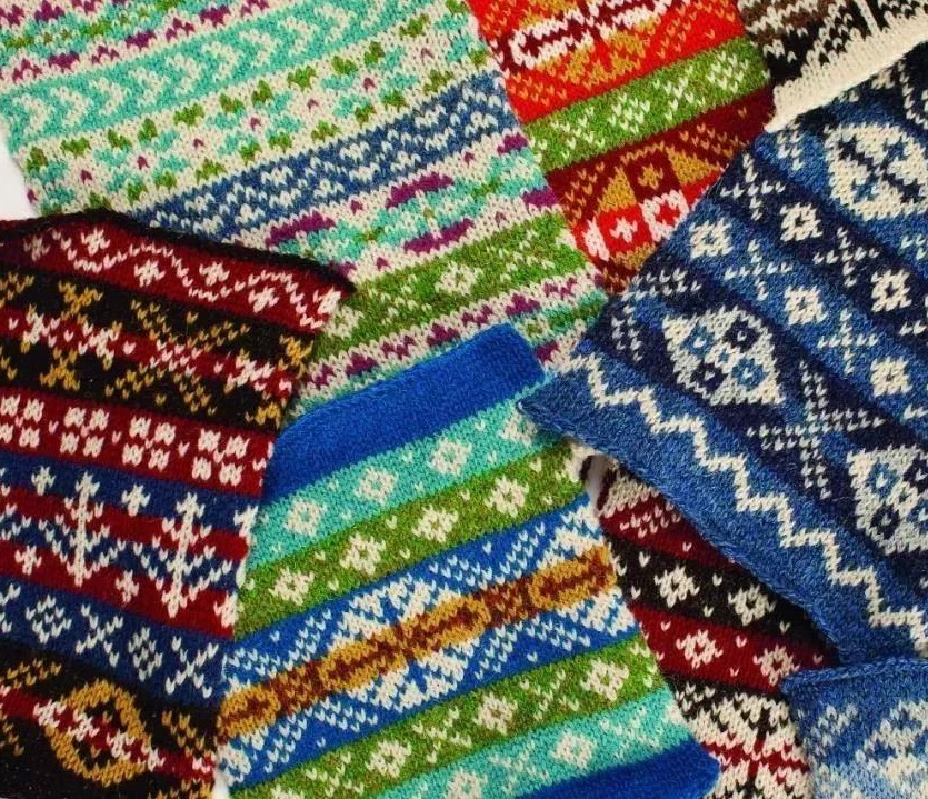 费尔岛毛衣特别适合英伦风的搭配,毛衣这样穿再普通的毛衣也时髦