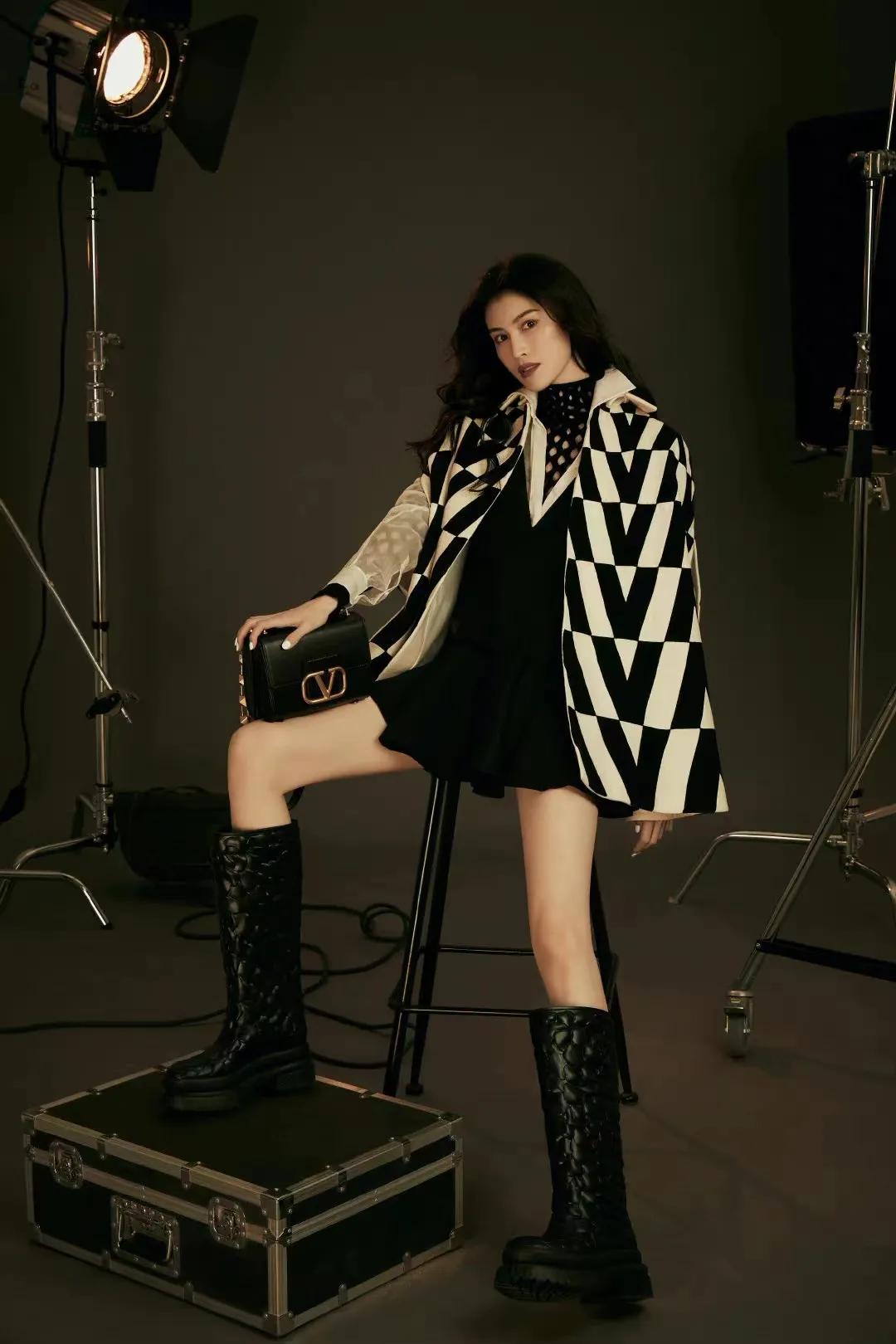 华伦天奴铆钉鞋绝美,华伦天奴绝美