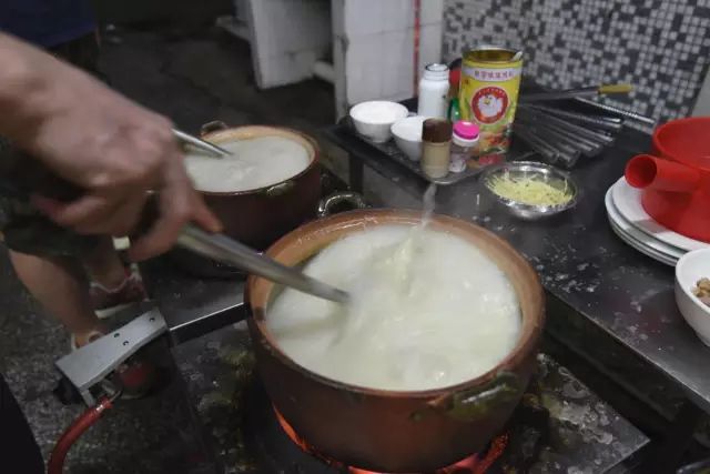 @海口夜猫子，夜深了你还不想睡？就来碗鸽粥慰藉你孤寂的肠胃