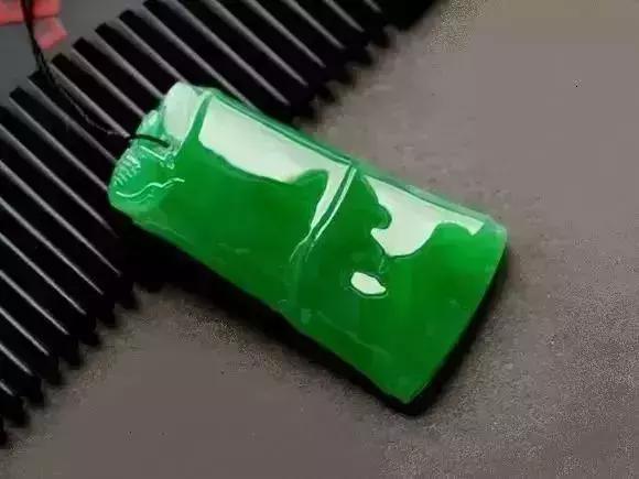 6类人群、30种翡翠。翡翠可不能随便送人，现在看还不晚！