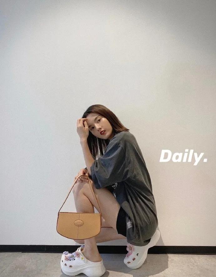 洞洞鞋zara,丑到洞洞鞋