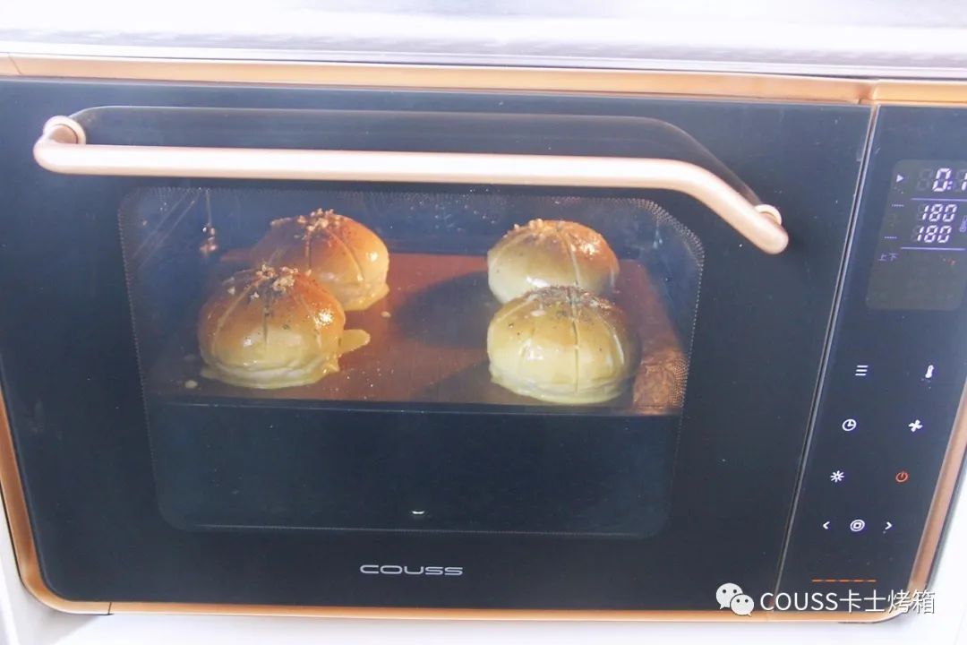 网红蒜香芝士面包,网红面包爆款芝士卷包