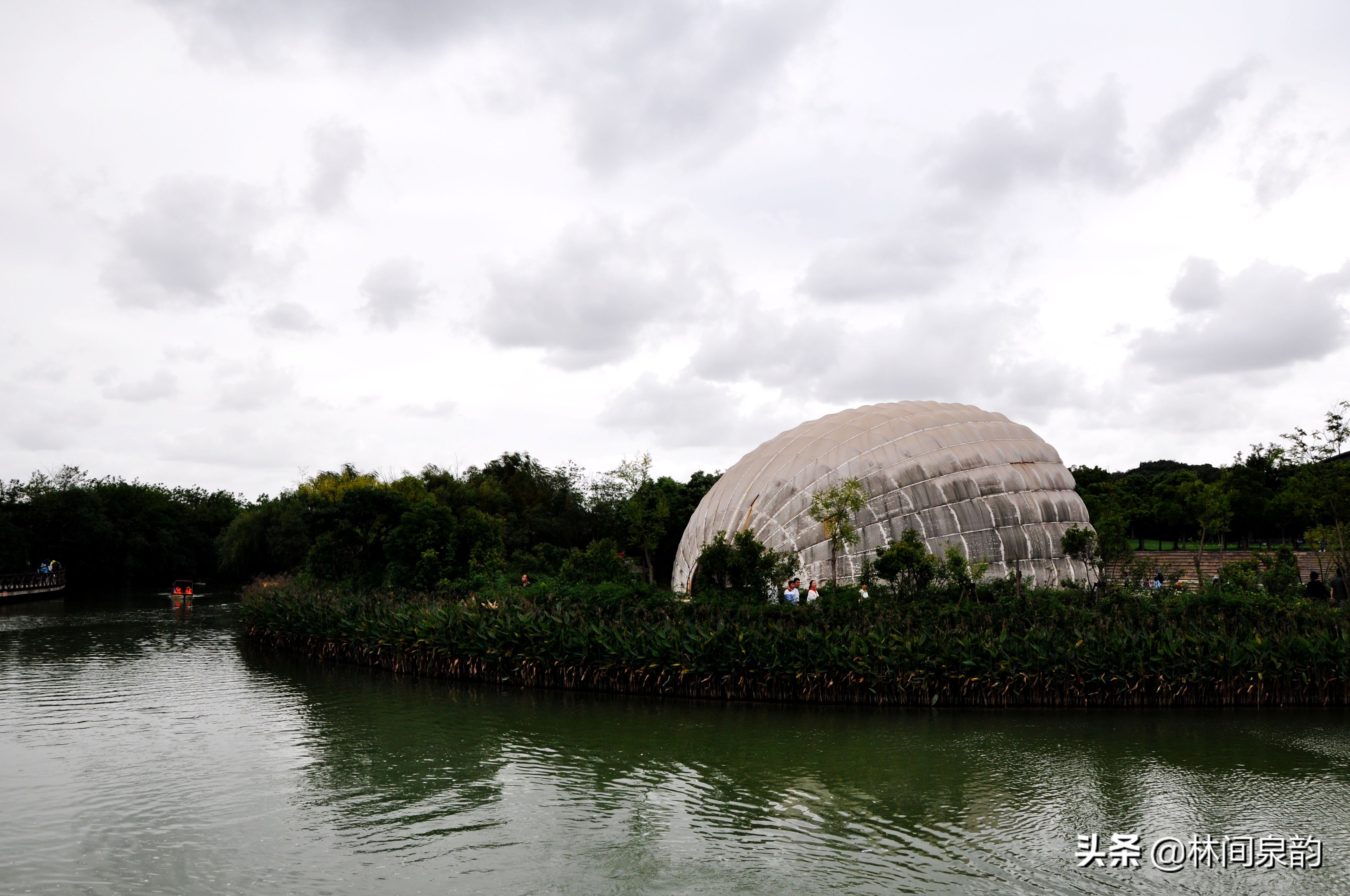 昔日守护边关今朝守护青山,昔日锁江炮台