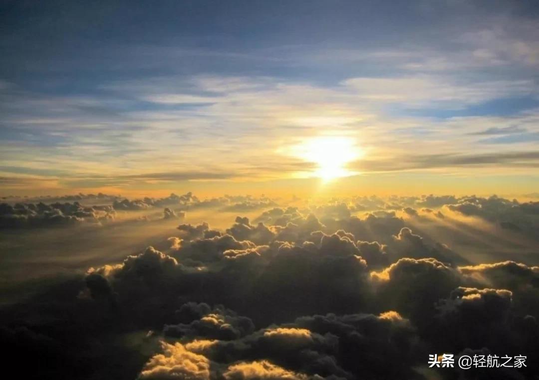 飞机降落过程中耳朵痛,飞机降落的时候耳朵痛