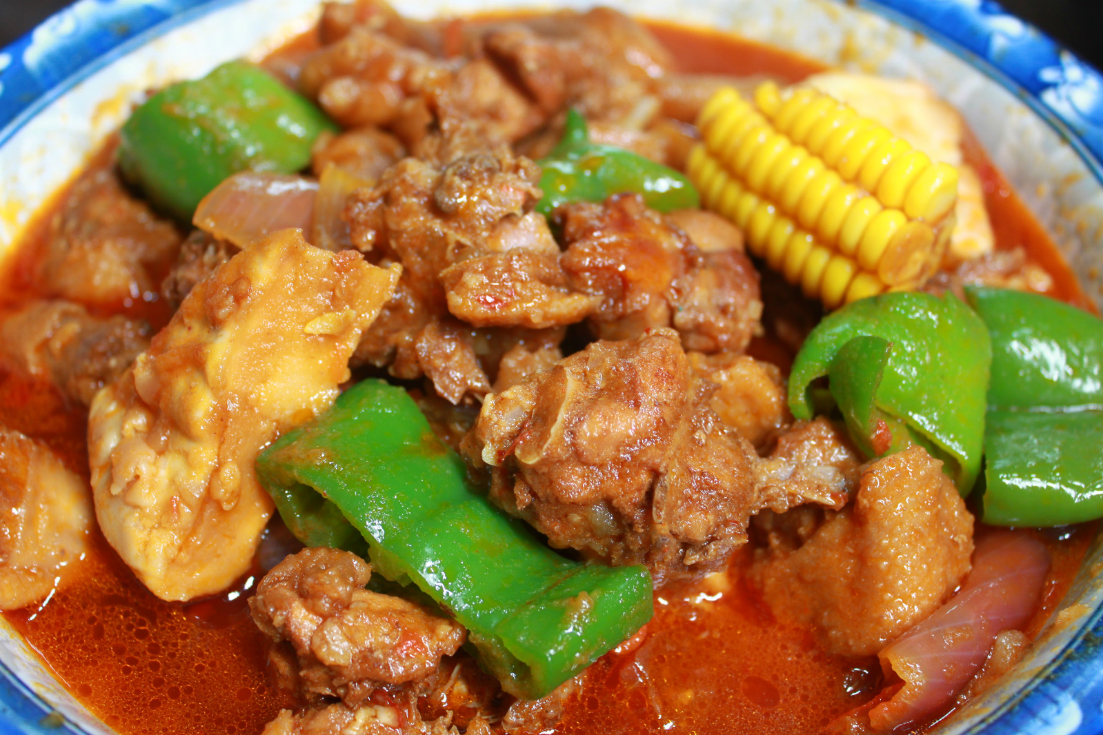 炒鸡肉要拿什么配菜混合才好吃呢,过年宴客鸡肉可以这样炒鲜香入味