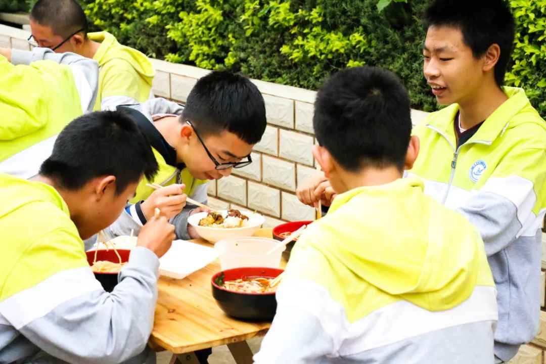 崭新宿舍，超赞食堂，便利设施！在昆二十四中学习与生活超幸福