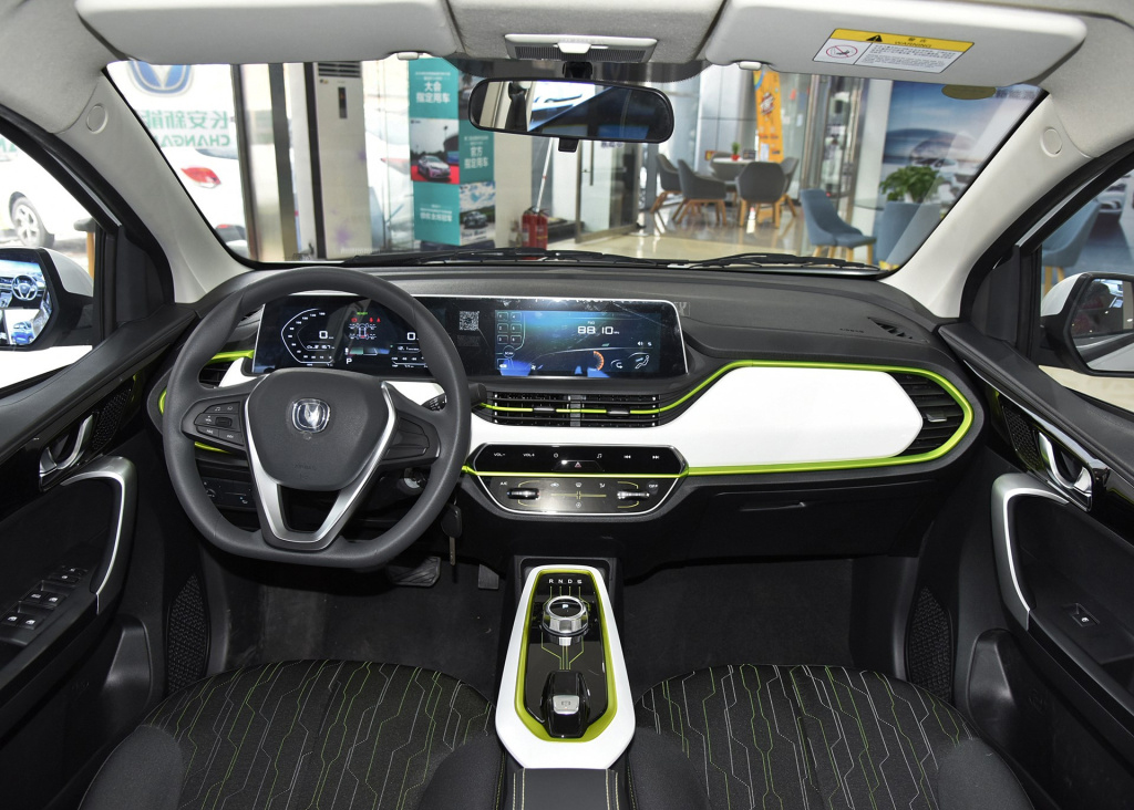 五门五座续航400小型纯电,长安奔奔新能源五门五座续航300