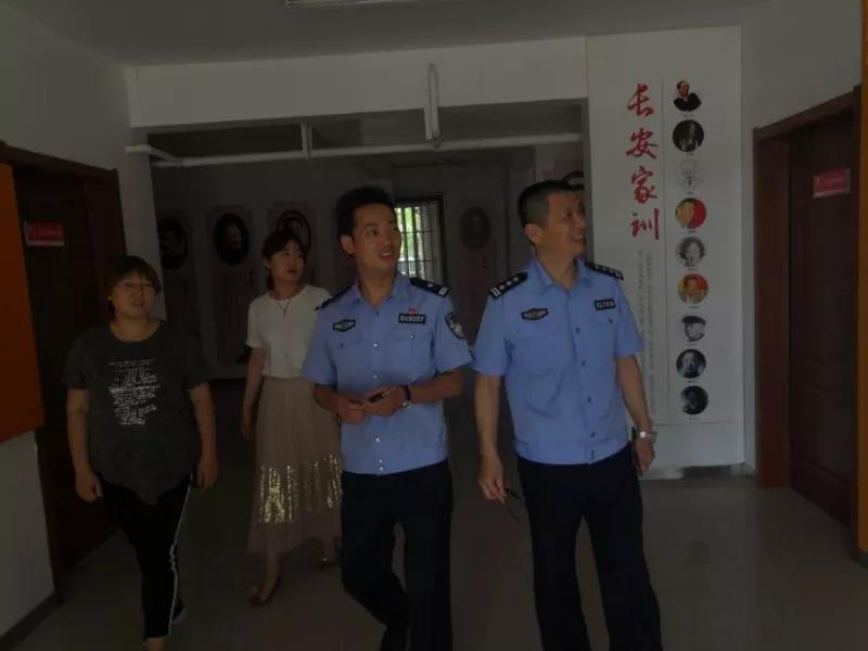 公安机关向人民群众报告工作,向人民报告户政工作