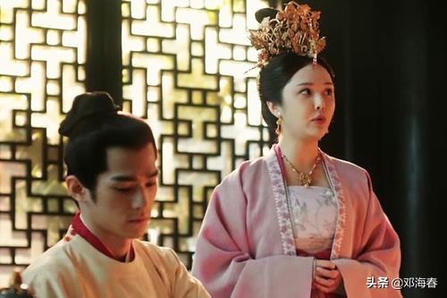 压抑与释放:皇后能一句话让皇帝罢相,却因不小心打了皇帝而被废