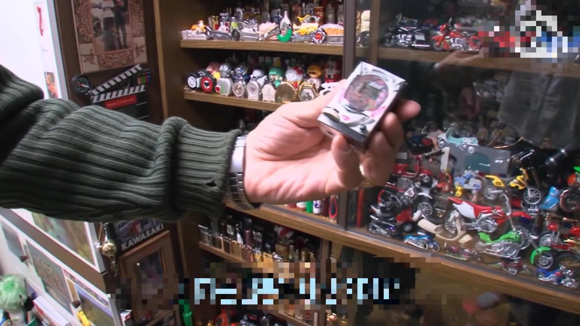 韩国大爷收藏打火机,大爷收藏的6000打火机