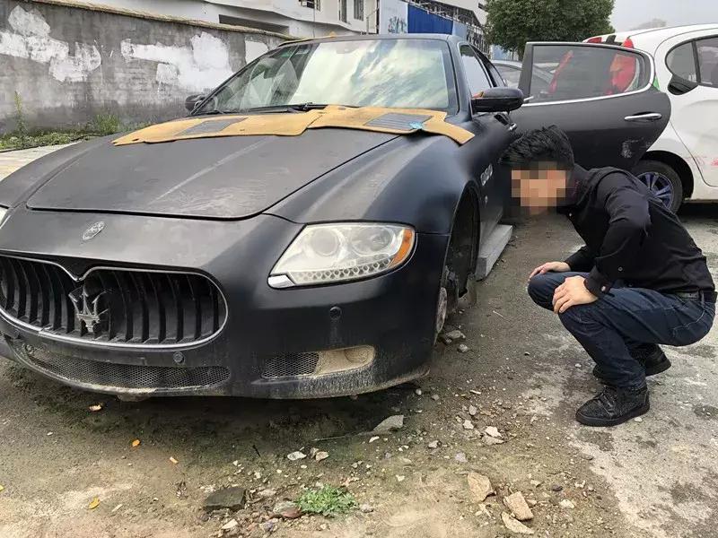 男子把玛莎拉蒂停在空地一年,玛莎拉蒂停路边被拆成空壳