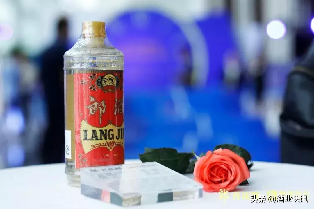 82年的铁盖郎酒值多少钱一瓶,80年代1瓶郎酒卖多少钱