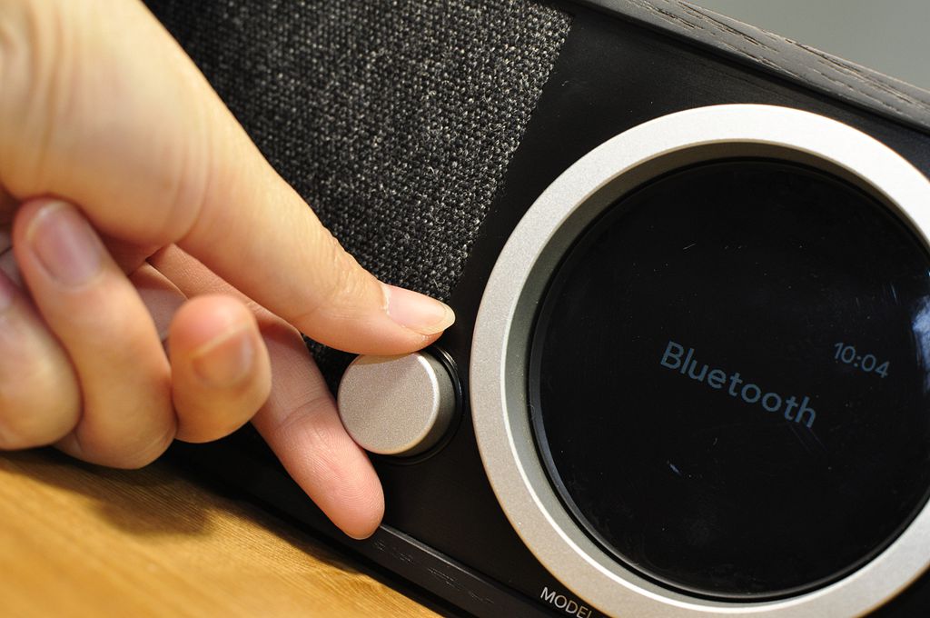 71岁老爷子创建传奇收音机品牌20年,国内用户只能体验一半功能