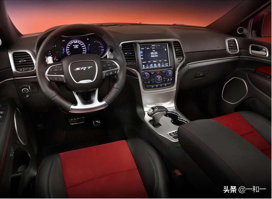 大切诺基srt到底有多强,零百加速2.6秒的大切诺基srt