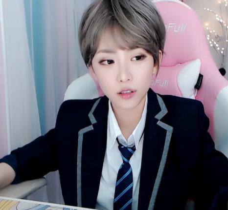 周淑怡电竞风云,周淑怡直播回放cos一把小鹿