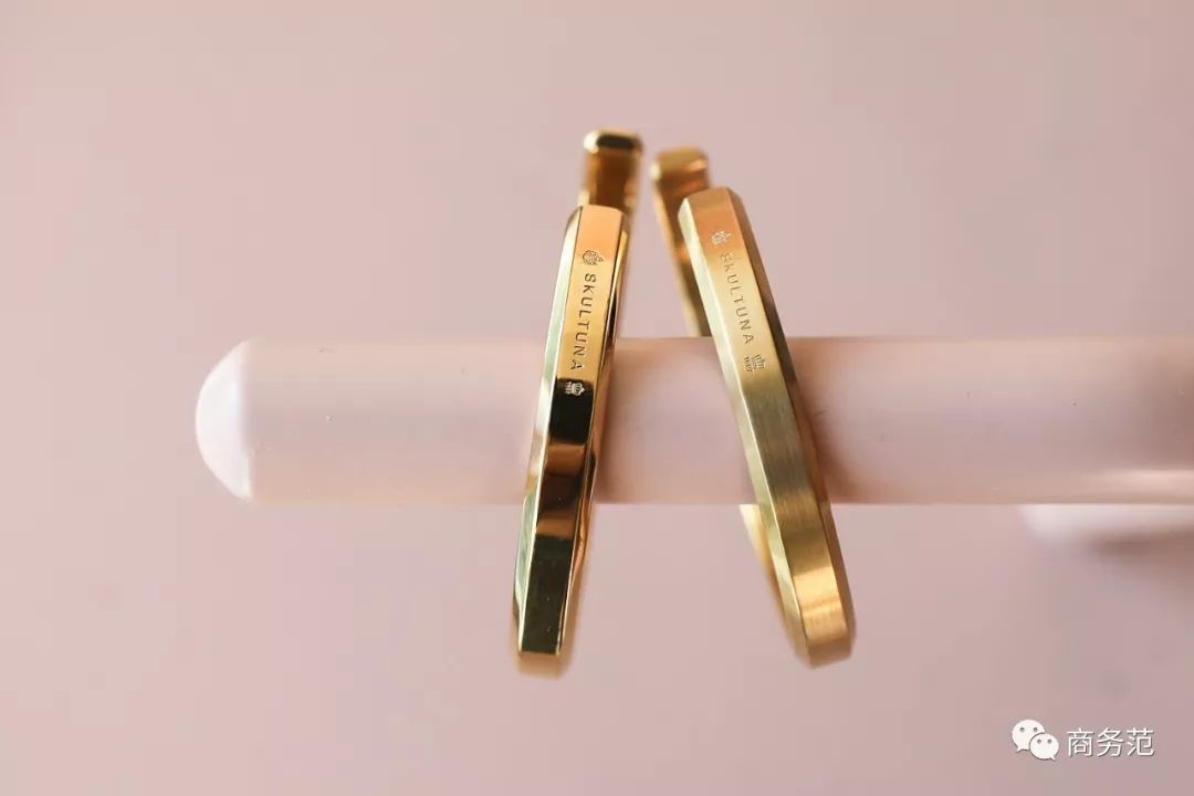 瑞典皇家配饰品牌,几百块戴出万元质感,金色手镯男女戴都好看