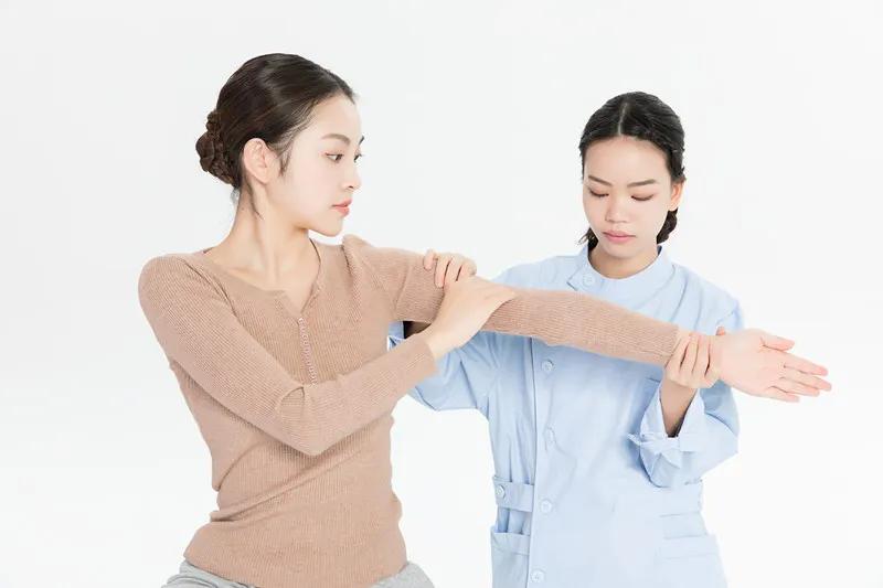 用什么拍打方法治老年斑,老年人拍打肘部效果