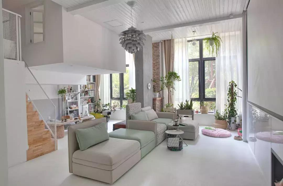 为了女儿买76㎡学区房，改造后竟被隔出8间房！客厅就有40㎡