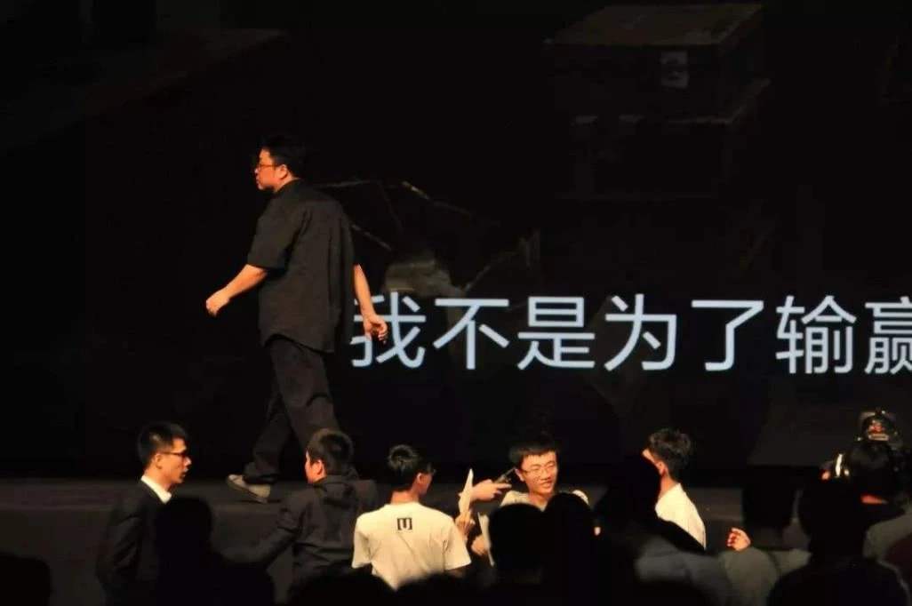 罗永浩现在在抖音带货,罗永浩粉丝问40岁失业怎么办