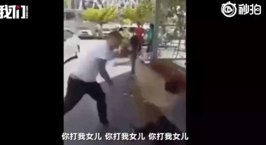 女儿穿短裙聚会，爸爸拒绝：没父亲保护的你，一生都在寻找那份爱