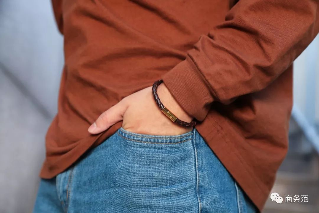 瑞典皇家配饰品牌,几百块戴出万元质感,金色手镯男女戴都好看