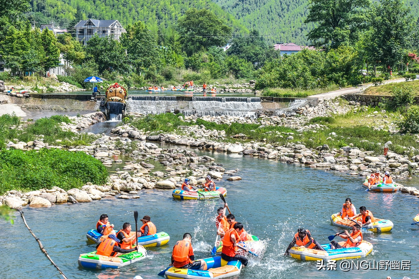 抓住暑假的尾巴峡谷漂流,趁着夏日的尾巴