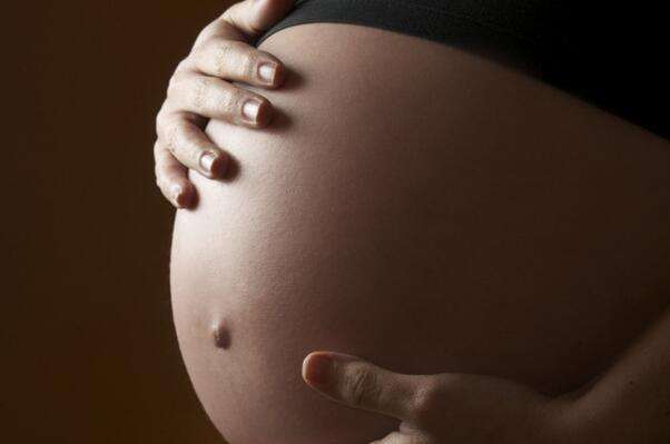 孕14周宝宝踢肚子能感受到哪,宝宝踢妈妈肚子胎动在肚子里