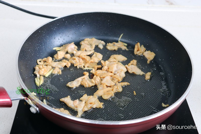 炒河粉摆摊河粉怎么炒不粘锅不碎,炒河粉微微辣