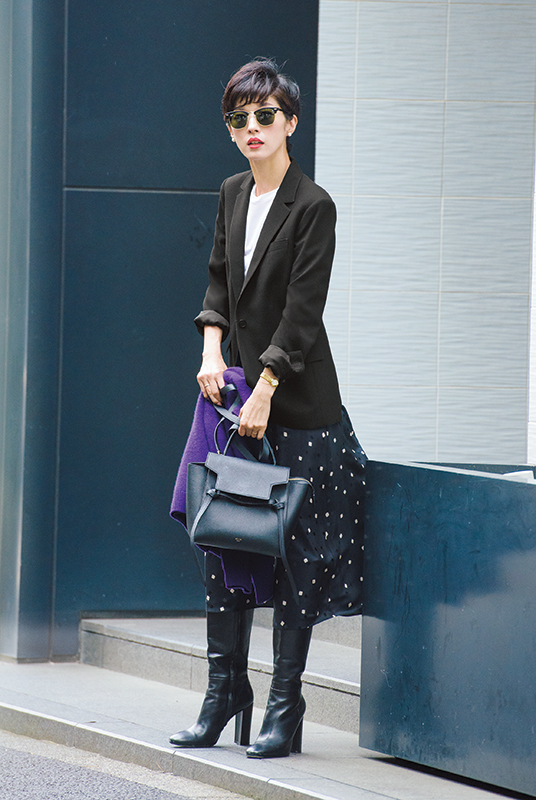 黑色棉服显瘦不臃肿上班,这样穿棉服才时髦