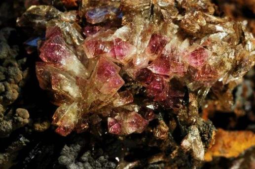 地球上各类铁矿分布,地球上矿产