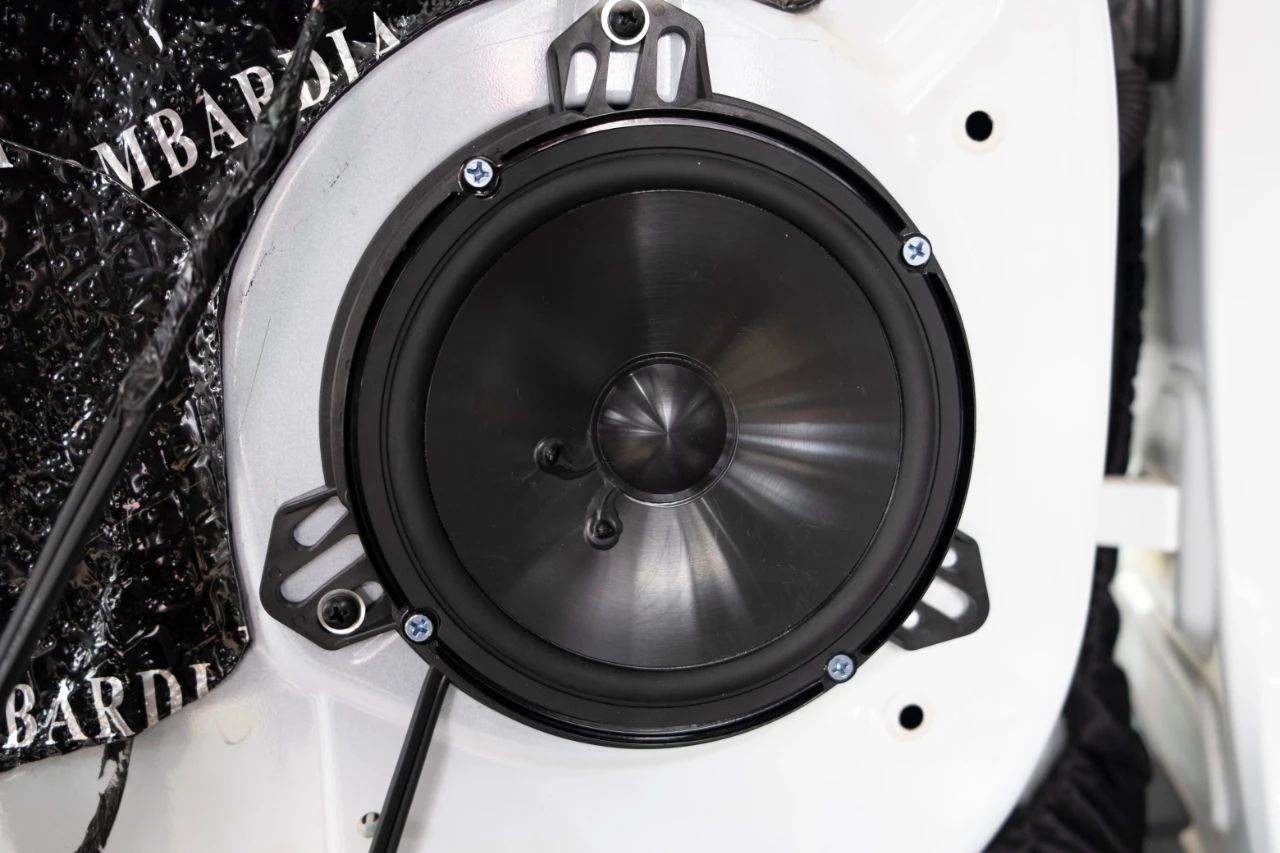 荣威rx5音响改装哈曼卡顿最佳效果,荣威rx5音响改装费用