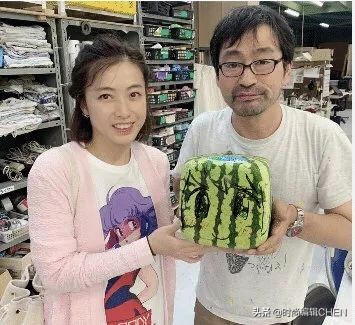 刘銮雄娇妻,刘銮雄携娇妻恩爱亮相