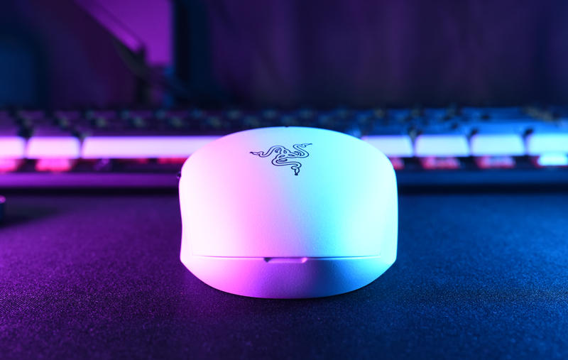 颜值高、还能打、抓着还舒服-雷蛇八岐大蛇V2游戏鼠标