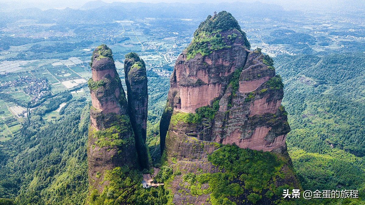 江浙地区唯一的一处世界自然遗产名录的神奇景观,丹霞地貌江郎山