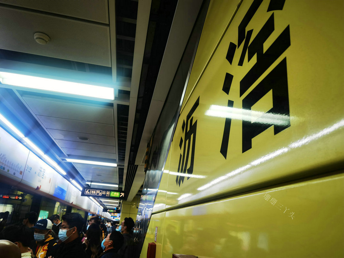 实拍广州6个地铁站,在“就地过年”的倡议下,坐车的寥寥无几?