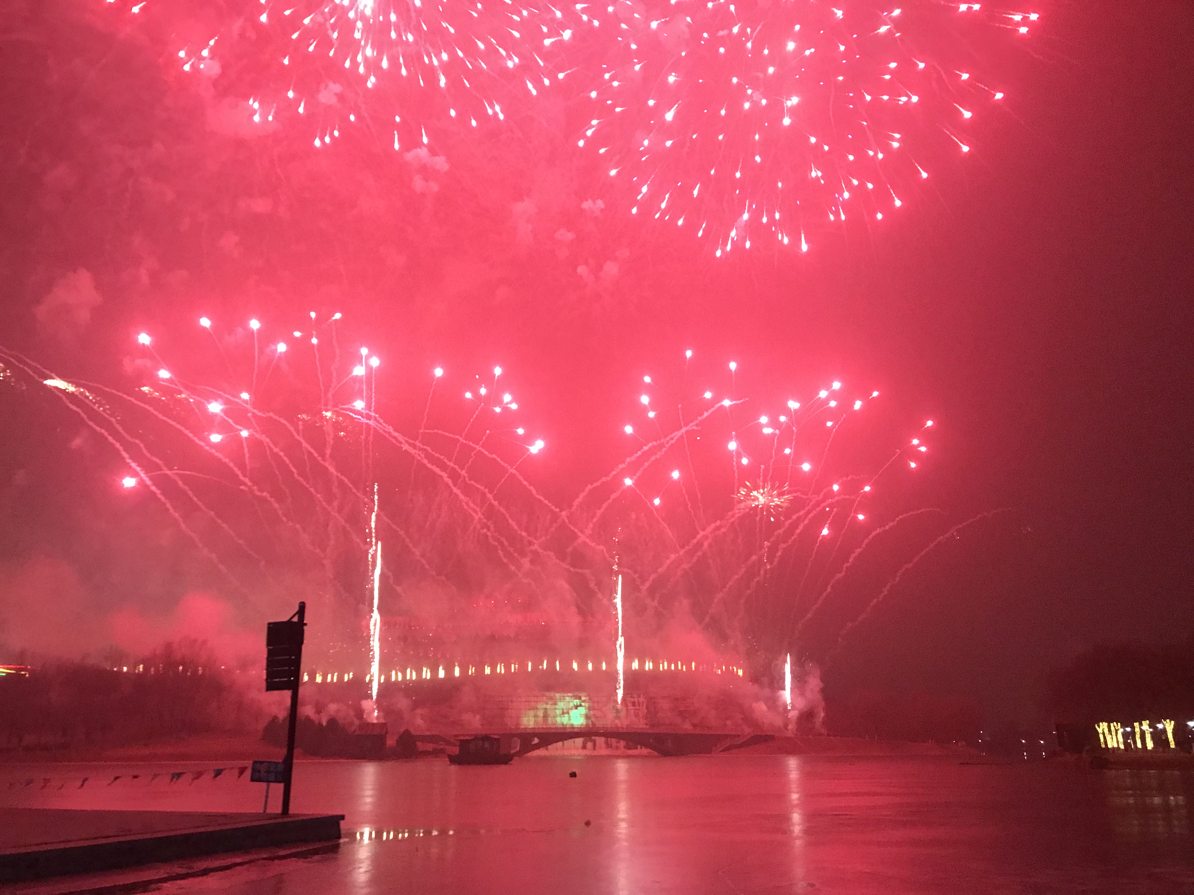 正定:漫天花雨迎盛世璀璨烟花耀佳年