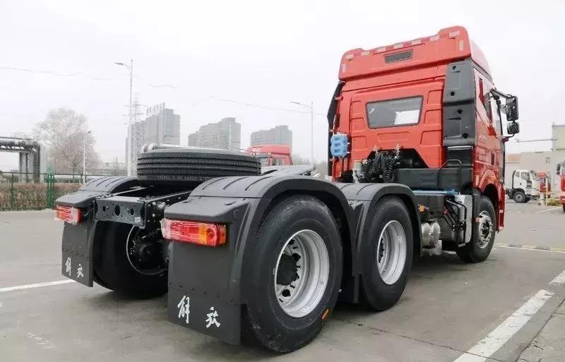 解放j6p最新款2.0有哪些安全配置,解放j6p420牵引车自重多少