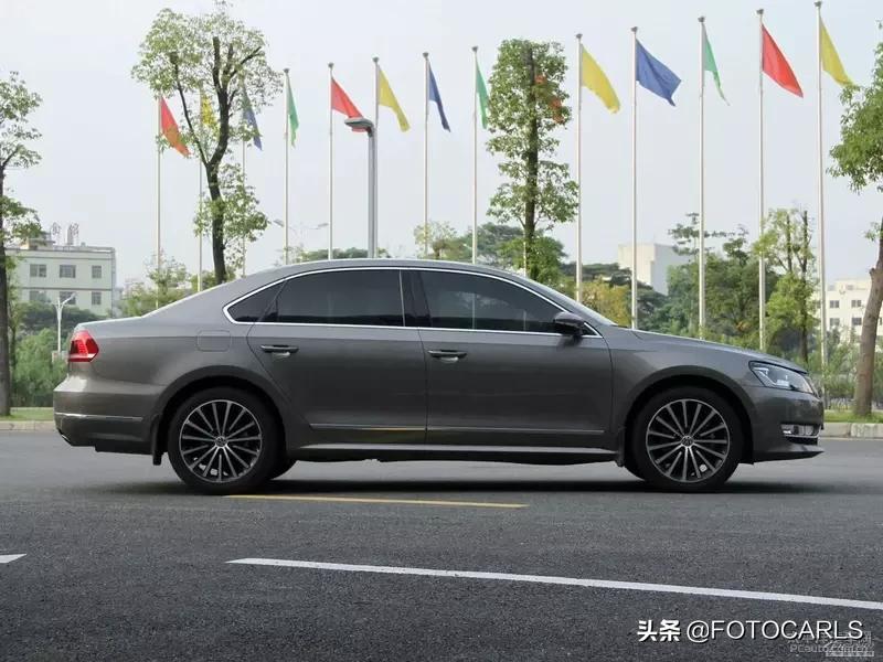 大众帕萨特3.0v6旗舰版,大众帕萨特2023最新款顶配落地价