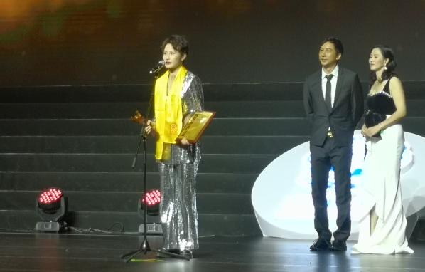 华鼎奖张艺兴完整版,张艺兴孤注一掷电影节金奖