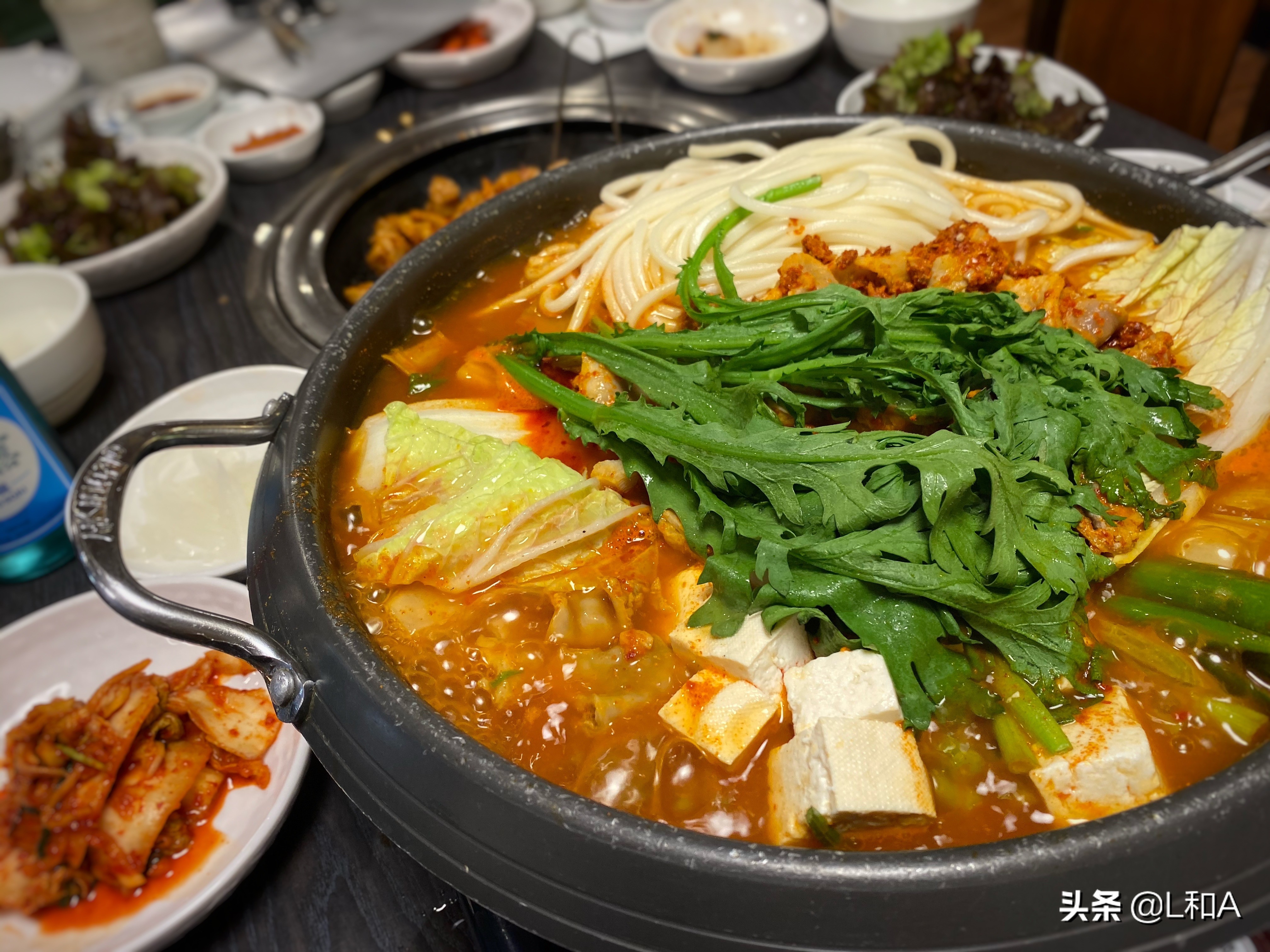 首尔:乙支路的烤内脏专卖店,前韩国总统的老相好