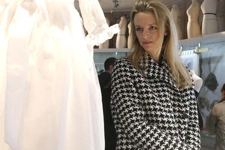 实体店卖衣服赚钱么,开网店卖衣服赚钱吗