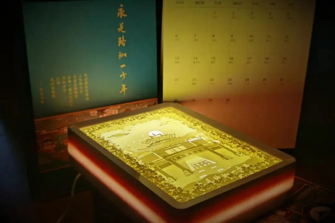 这些高校送的毕业礼物火了,送瓜的,送芯片的,还有送男朋友的