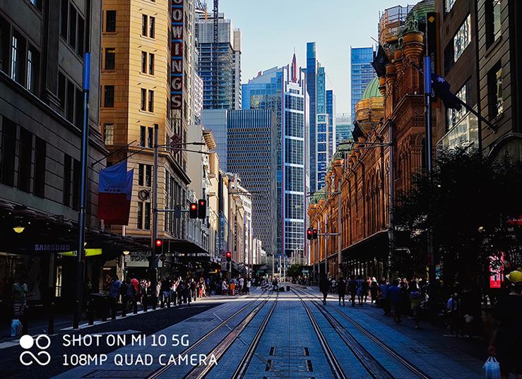 米粉买了一年多的旗舰，从一天一充到一天两充，真是现实