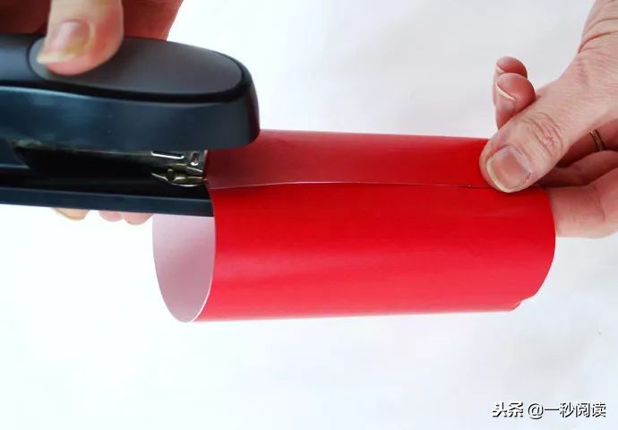 大红灯笼手工制作详细步骤,中国风红色灯笼手工制作