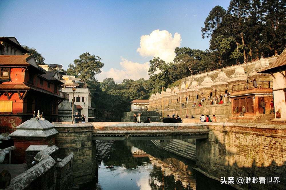 尼泊尔恒河上的烧尸庙,夜游尼泊尔烧尸庙