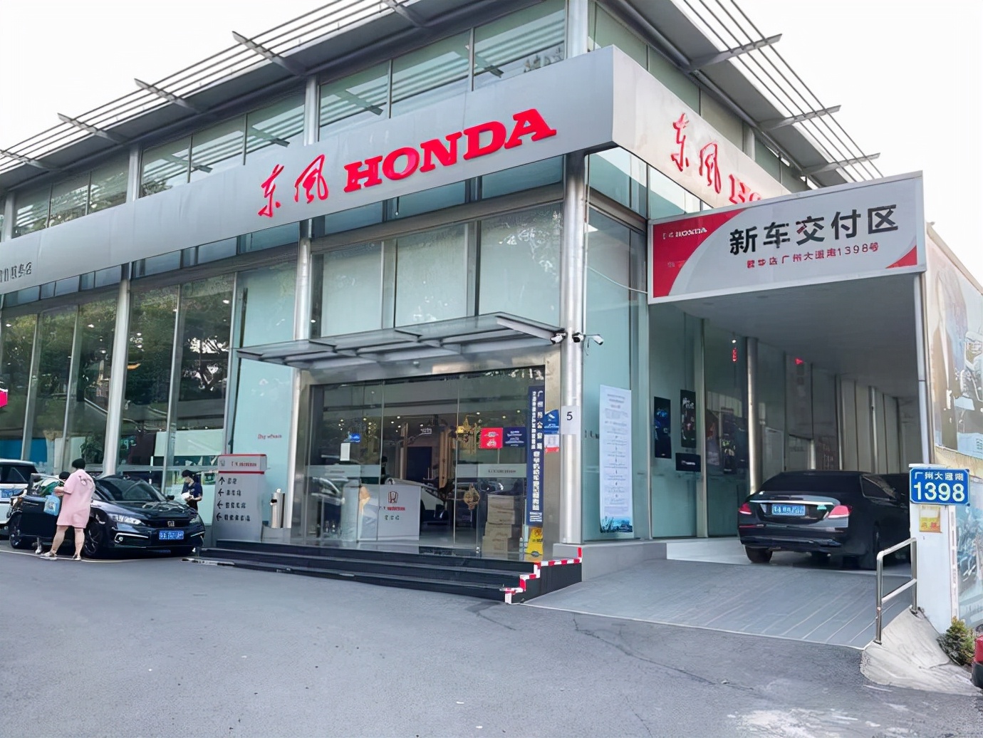 东风本田思域1.5t劲动版落地价2019,本田思域两厢加价