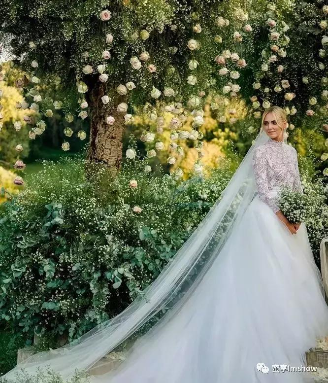 从法律系学生到宇宙时尚博主,Chiara做了些什么?